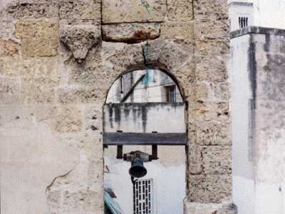 ...l�  dove � ancora presente la piccola campana