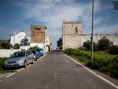 Per il resto nel luogo regna il silenzio, rotto solo dai rombi provenienti dallo scalo aeroportuale e da appuntamenti occasionali come l'annuale sagra delle orecchiette di luglio e la festa di San Rocco a settembre. "Simbolo" dell'area � un vecchio frantoio, di cui oggi rimane solo la torretta in pietra