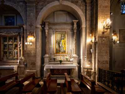 A Maria e Sant�Anna � destinata l�ultima nicchia della parete sinistra...