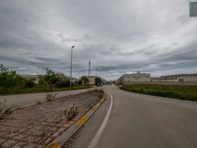 In Italia ci sono 17mila volontari arruolati, di cui 4mila dipendono dal centro di coordinamento del Meridione situato a Modugno, in provincia di Bari. Siamo quindi andati a visitare questa �caserma� situata alle porte di Modugno, nei pressi dell�ipermercato Auchan 
