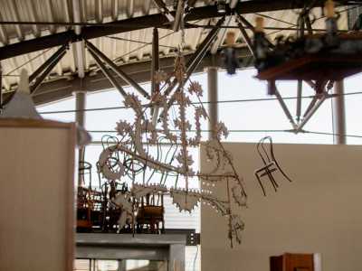 ...che delle vere e proprie luminarie bianche utilizzate durante le feste patronali. Il prezzo cambia a seconda che se si vendano con o senza lampadine: nel primo caso verranno 100 euro, nel secondo 60