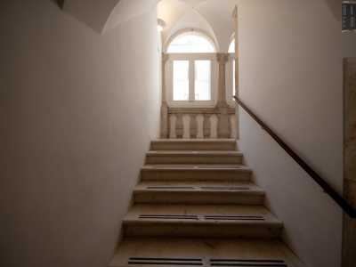 ...e accediamo a due rampe di scale che ci portano a un altezza di circa 20 metri