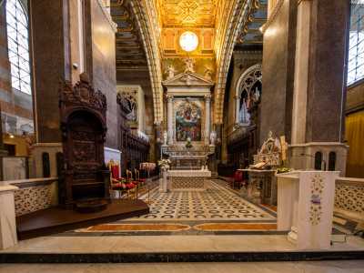Insieme alla sedia episcopale e al pulpito rappresenta un prezioso lascito dell'arte napoletana dell�intaglio del XVI secolo