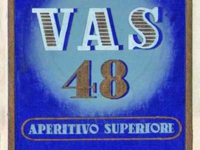 Altro prodotto dell�azienda era il liquore per aperitivo �Vas 48�, accompagnato da un�etichetta che riportava la scherzosa frase latina Ut esurias, bibe e cio� �Quando sei affamato, bevi�