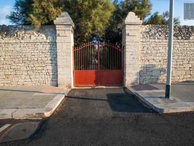 ...segnate dalle parole �Villino� da una parte e �Traversa� dall�altra