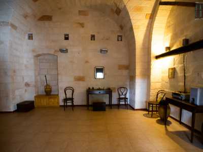 Ci spostiamo ora nelle altre stanze. L�ex rimessa delle carrozze e la vecchia area destinata alla stalla...