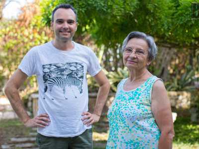 A spiegarci la storia della dimora sono i suoi proprietari: il 42enne Francesco e sua zia 71enne Maria, che qui trascorrono le vacanze, riunendo in particolari occasioni tutta la famiglia