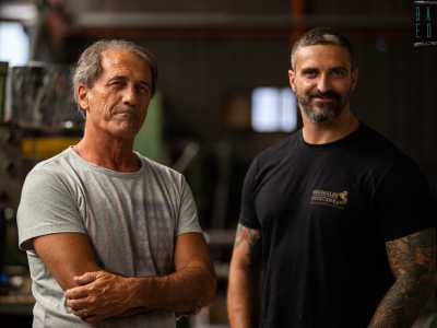 Ad accoglierci al suo interno sono i due titolari: il 68enne Francesco Grimaldi e suo figlio Nicola, di 37 anni