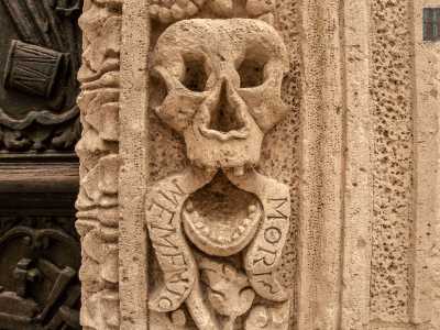 ...come il celebre Memento Mori (�Ricordati che devi morire�)