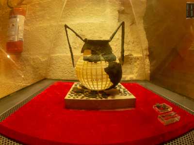In una di queste fu ritrovata una trozzella, un vaso in bronzo caratteristico della Messapia oggi conservato in una teca