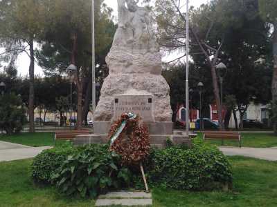 Nel Meridione a ricordare la triste vicenda si trova solo un monumento posto in piazza Matteotti a Capurso...