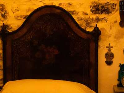 oltre che da una tipica abitazione ottocentesca comprendente una camera da letto...