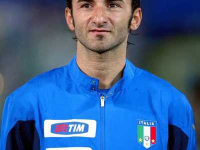 Il centrocampista Gennaro Delvecchio (Barletta, 1978) mosse i primi passi nella squadra della sua citt� vestendo in seguito la maglia di ben 12 squadre, tra cui anche quella del Bari. Per lui una sola presenza in Nazionale nell�amichevole del 2006 contro la Croazia