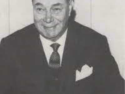 Primo sindaco di Bari dopo la Seconda Guerra Mondiale (succedette al commissario prefettizio Giuseppe Luigi Nicoly), il dirigente industriale e poeta dialettale Vito Antonio Di Cagno govern� la citt� dal dicembre 1946 al giugno 1952