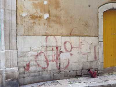 Il lato destro della facciata della Chiesa di San Michele