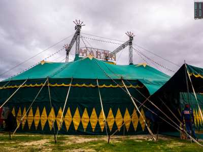 ...e l�altro verde con su disegnati rombi gialli