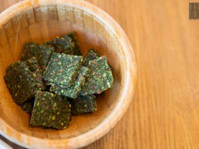 ...o crackers a base di mandorle