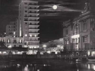 ...con tanto di maestosa insegna luminosa posta sul tetto del fabbricato. Quest�ultima comprendeva la scritta dell�azienda...(foto collezione archivio Agu�n)