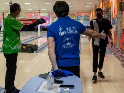 �La passione per il bowling l�ho acquisita in America, dove vivevo � ci dice Pontrelli �. Quando sono tornato a Bari ho fatto in modo di non perdere l�abitudine a giocare e mi sono cos� unito alla grande famiglia della Barium�