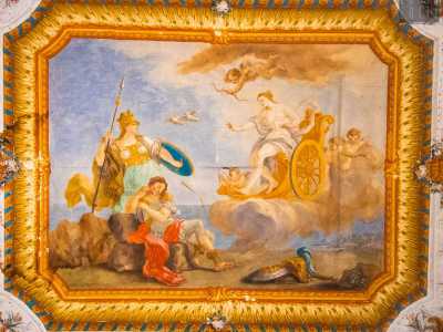 Nell�elegante dipinto osserviamo un guerriero addormentato con alle spalle la dea Atena che, brandendo lo scudo, spezza la freccia scoccata dall'arco di Eros che piomba dal cielo seguito da Venere su un cocchio trainato da putti e colombe