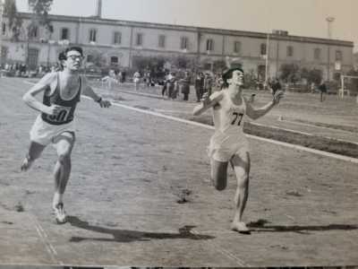 Forte quindi degli obiettivi raggiunti e stanco di vedere i suoi atleti girovagare tra vari impianti sportivi quali il Campo Rossani...