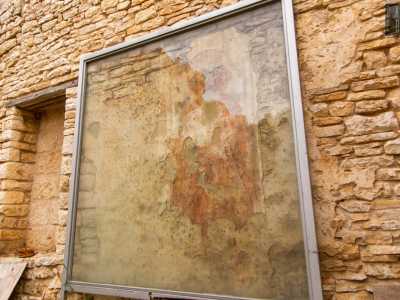 ...che raffiguravano, tra gli altri, la Madonna col Bambino tra due angeli