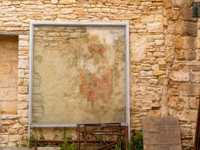 ...dal quale � possibile ammirare le pareti interne dell�edificio...