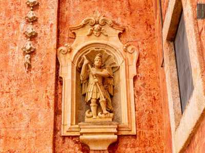 ...e dell�Arcangelo Michele che trafigge un drago, rappresentazione di Lucifero