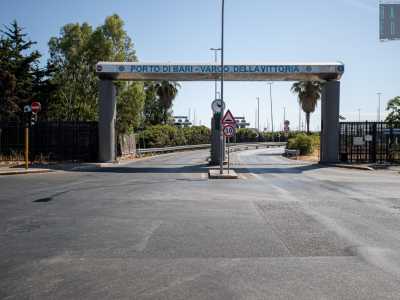 Per visitare quindi l�associazione accediamo nel Porto dal Varco della Vittoria...