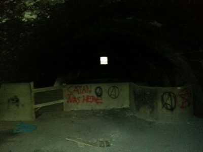 Convento di via delle Murge: scritta "Satan was here"