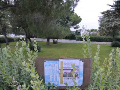 ...e pi� avanti la zona fitness, ovvero un ampio giardino chiuso con un cancello