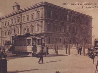 I lavori iniziarono il 12 dicembre del 1882 per terminare nel 1889, quando gli uffici potettero insediarsi nel nuovo palazzo che ospit� anche la direzione provinciale delle poste e telegrafi