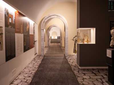 Il nostro viaggio comincia al piano terra, con la sezione dedicata alla Bari romana