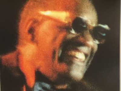 L�8 dicembre del 1989 fu segnato dall�esibizione di una leggenda della soul music: �The Genius� Ray Charles. Un evento che segn� la fine di un decennio irripetibile e dell�et� d�oro del teatro pi� amato di Bari