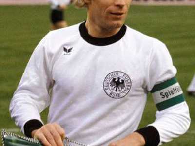 2) Berti Vogts - Germania Ovest