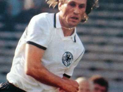 2) Manfred Kaltz - Germania Ovest
