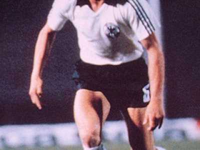 4) Bernd Schuster - Germania Ovest