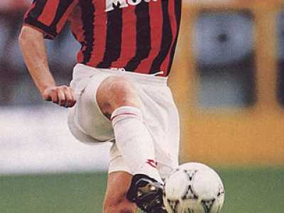 11) Jean-Pierre Papin - Francia