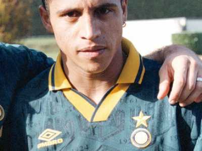 3) Roberto Carlos - Brasile