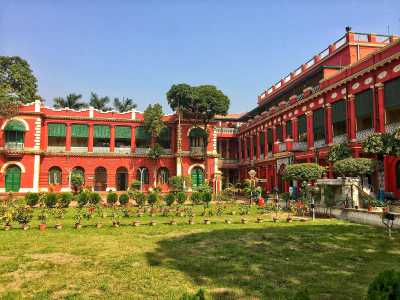 Bari � anche il nome di un palazzo nobiliare presente in India (a Jorasanko)...

(foto di Kinjal bose 78)