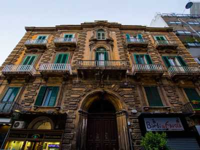 ...sull�omonima via del quartiere Libert�