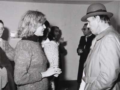 In quarant�anni di attivit� i miei due hanno portato in citt� i pi� grandi artisti dell�epoca: Alighiero Boetti, Sol Lewitt, Giulio Paolini, Jannis Kounellis, Joseph Beuys (in foto con Marilena)