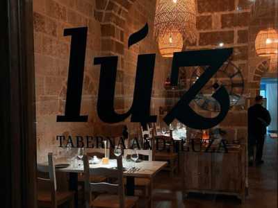 La fine del 2023 ha visto l�apertura, in via Re David, di Luz, fondato da Roberto De Santis e Davide Manzari, italiani ma con una grande conoscenza della Spagna. Il locale � dedicato infatti alla tradizione enogastronomica iberica (foto della pagina Fb "Luz")