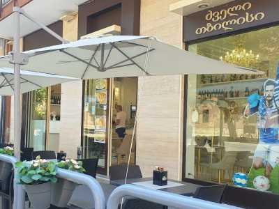 L�aumento esponenziale negli ultimi anni dei cittadini georgiani a Bari ha �partorito� il ristorante Old Tblisi, inaugurato nel maggio del 2023 in Piazza Luigi di Savoia. La proprietaria del locale � la georgiana Lela Mosiashvili...