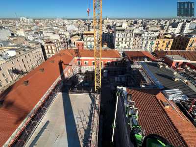 Mostrano non solo tutto il complesso dell�ex opificio, nel vivo dei lavori, ma anche gli edifici circostanti