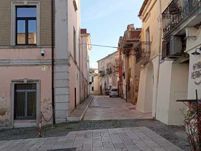 ...ci dirigiamo verso vico Santa Chiara...