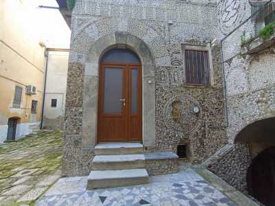 Ci avviciniamo ora all�edificio per scoprirne qualche altro dettaglio