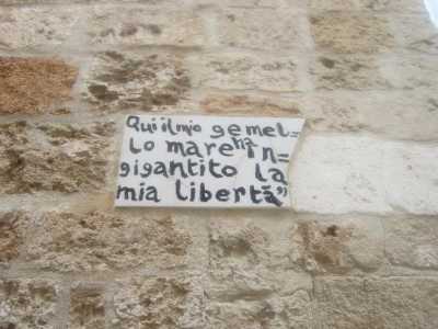 Versi di Guido Lupori, nelle vie di Polignano a Mare