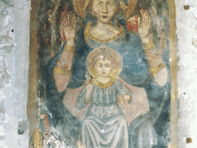 Affresco della Madonna con Bambino collocato nella navata laterale della chiesa
