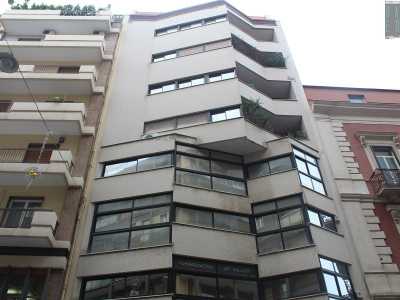 Su via Argiro sorge invece Palazzo De Florio con la sua insolita facciata �sporgente�...